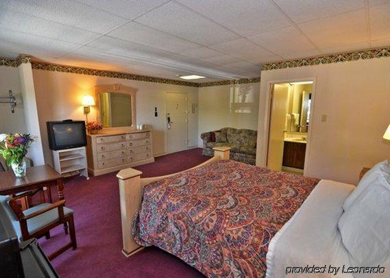 Red Roof Inn Страудсберг Номер фото
