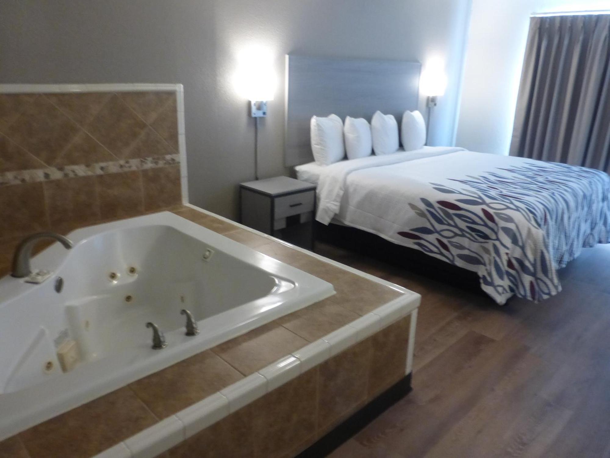 Red Roof Inn Страудсберг Экстерьер фото
