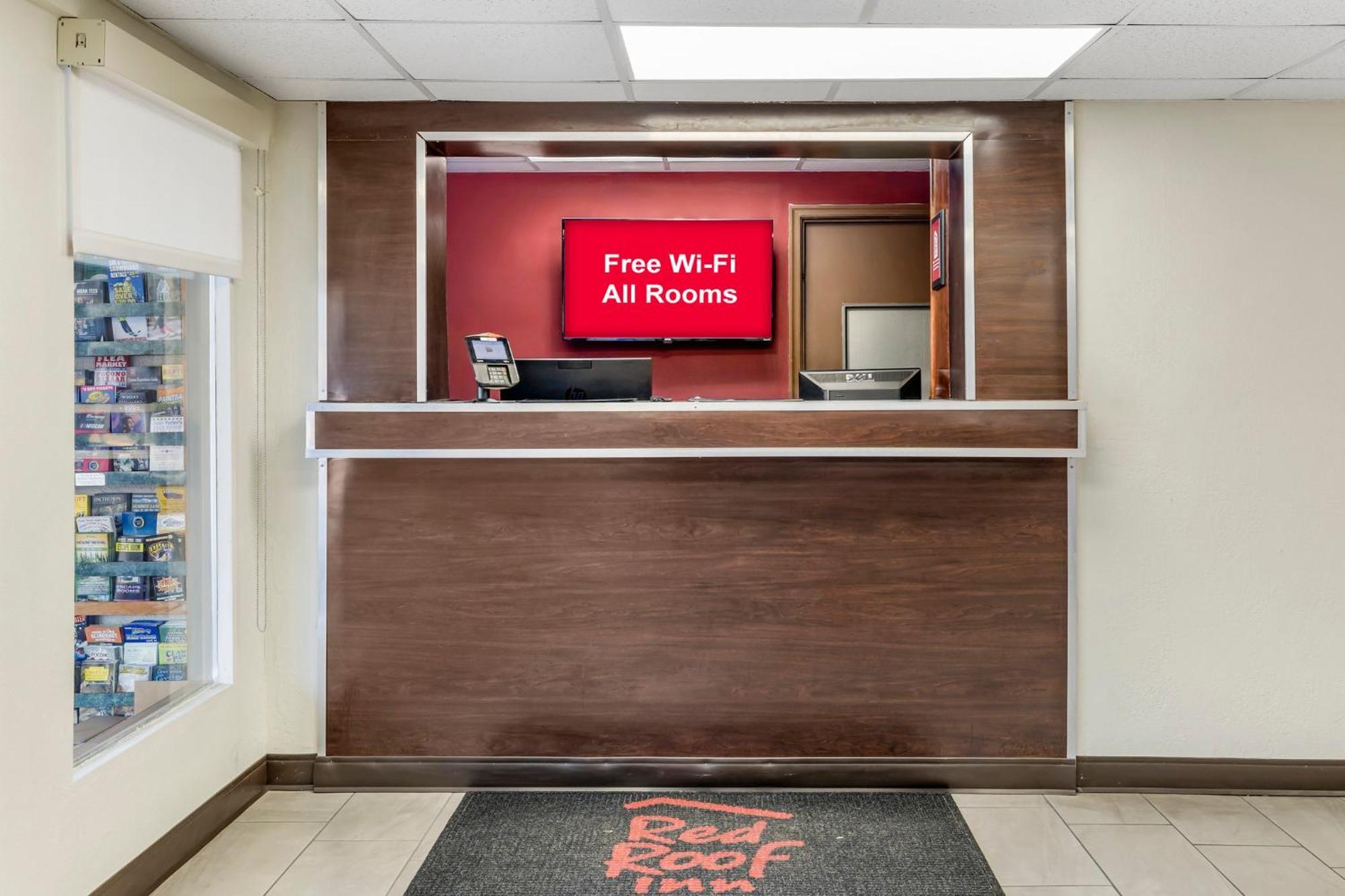Red Roof Inn Страудсберг Экстерьер фото
